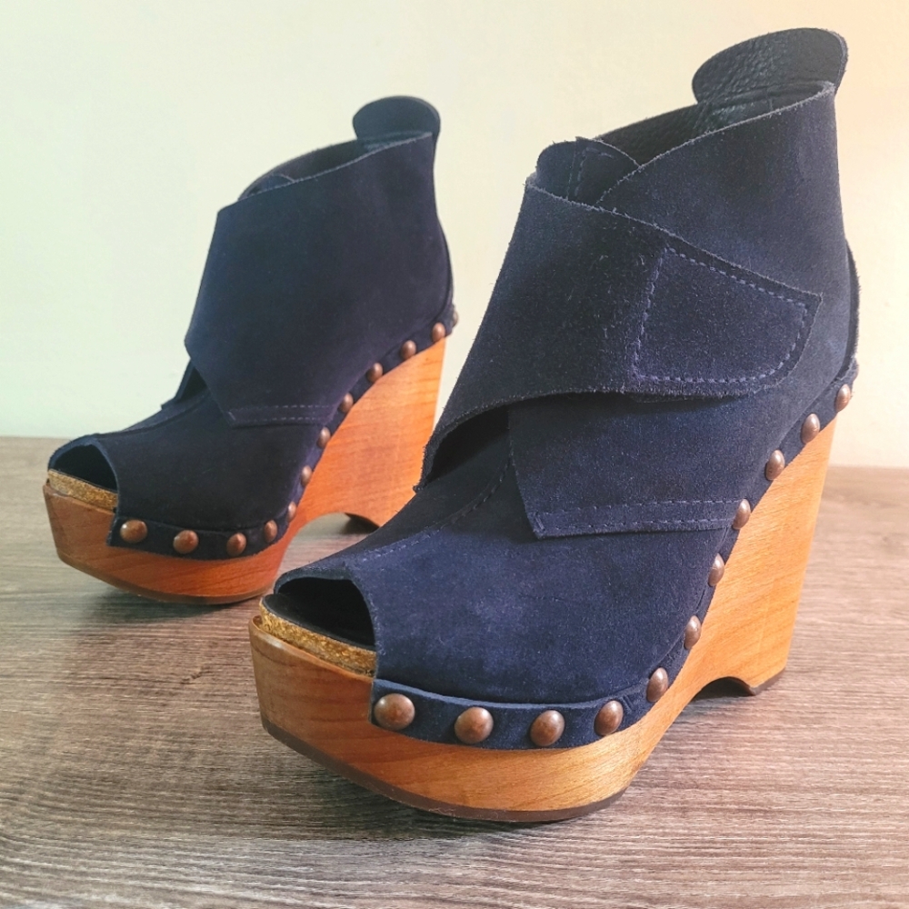Pedro Garcia luxury designer sz 6.5-7 quality navy leather suede wood wedge heel
